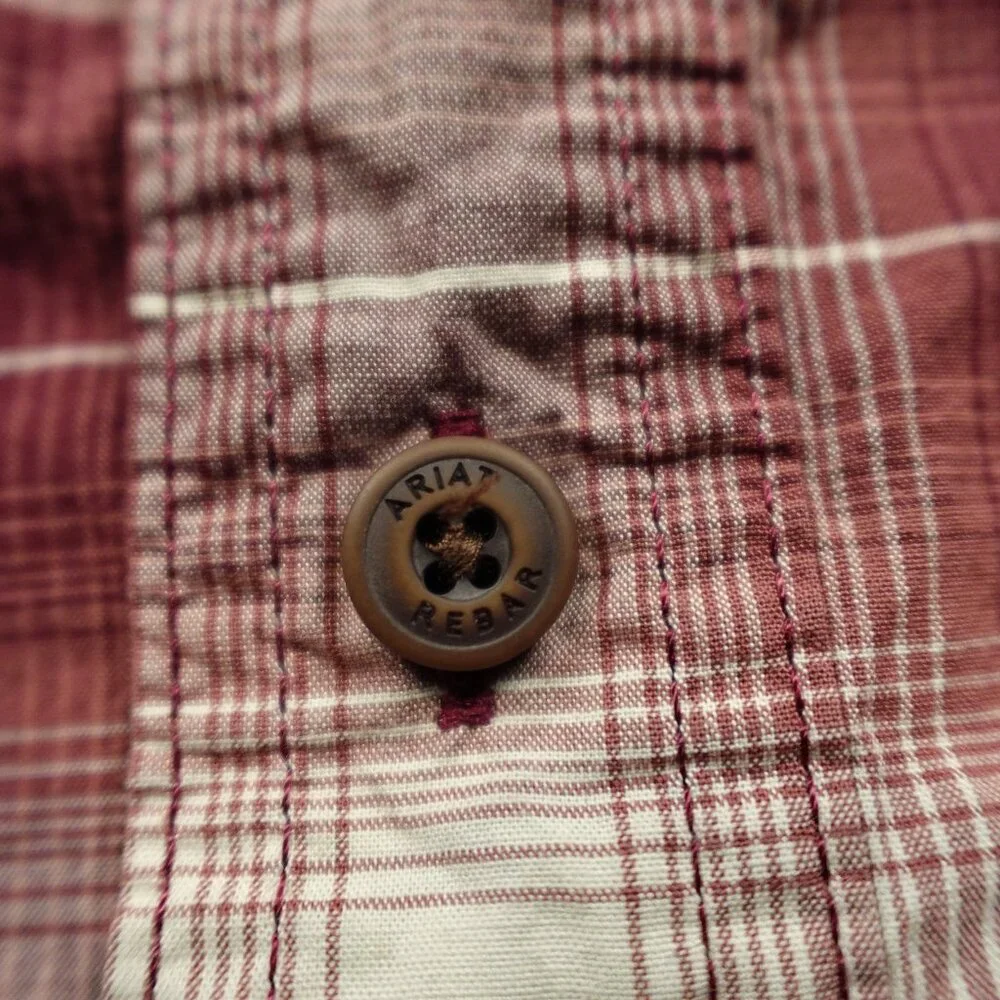 Ariat Rebar Plaid Button Front Shirt Men’s Medium Burgundy Short Sleeve Workwear